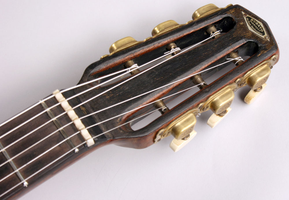 busato-oval-hole-grand-modele-2-headstock