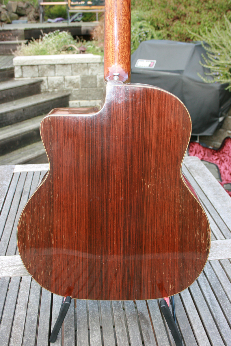 favino-d-hole-close-back