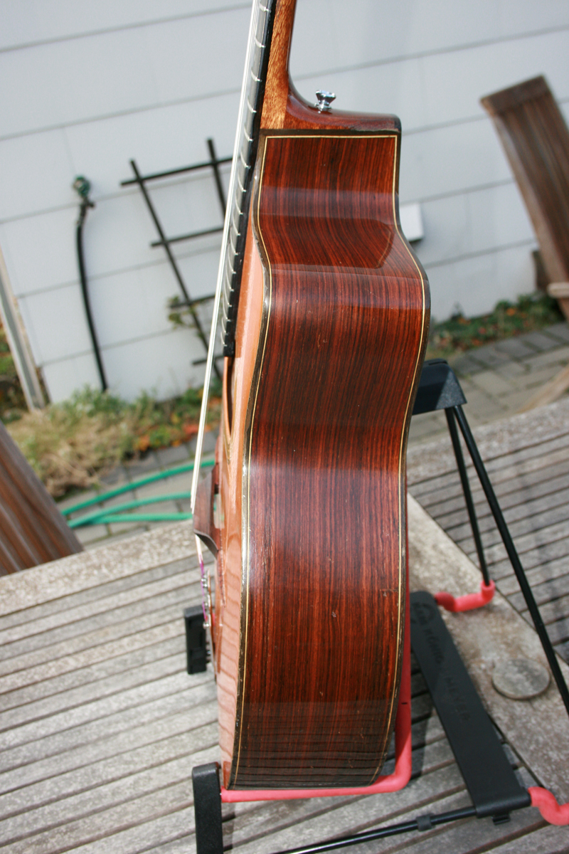 favino-d-hole-close-side